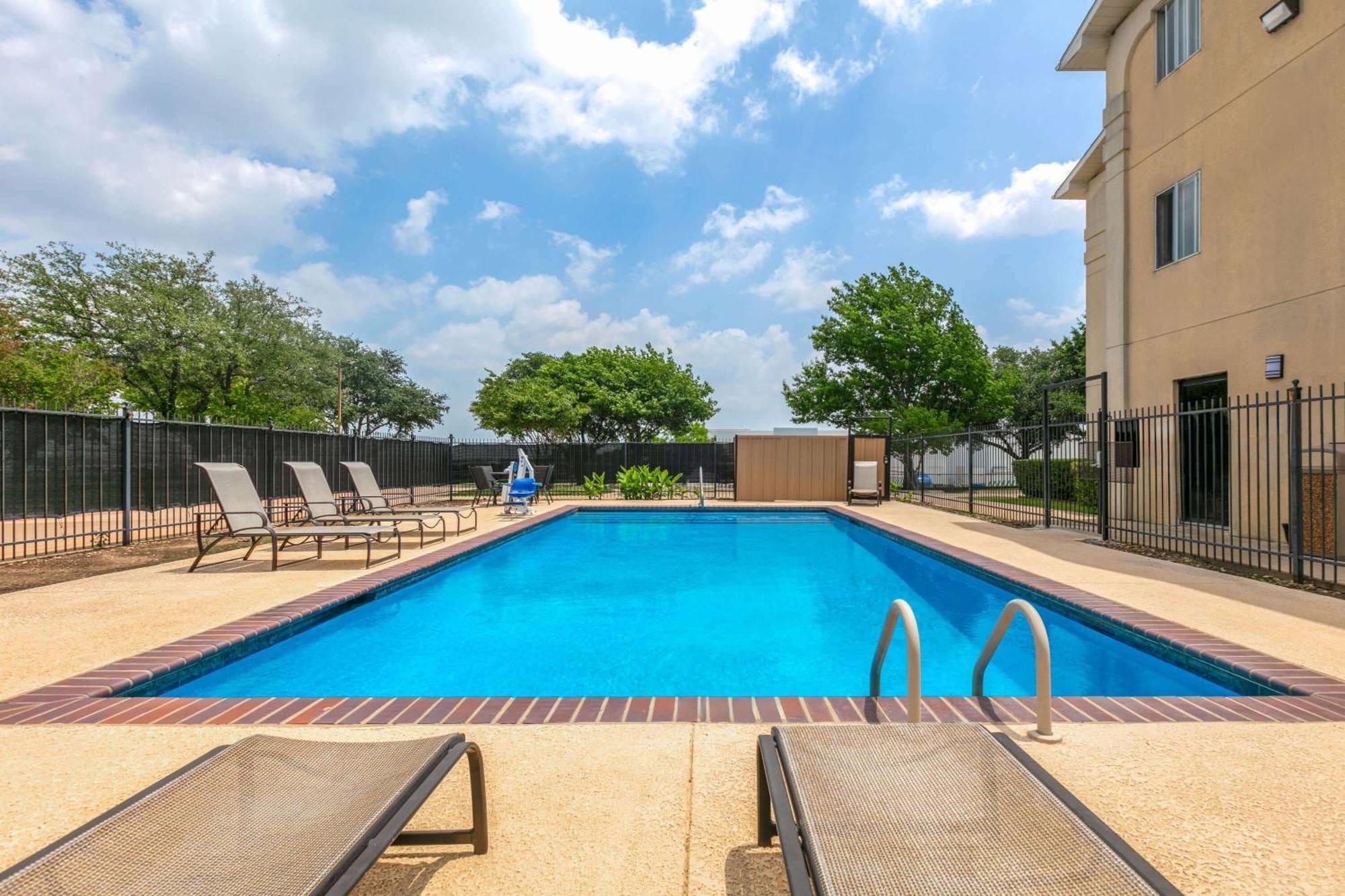 Super 8 By Wyndham Grapevine/Dfw Airport Northwest Hotell Exteriör bild